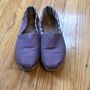 Lilac toms size 9